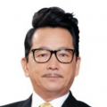 男女亲吻一边亲一边脱